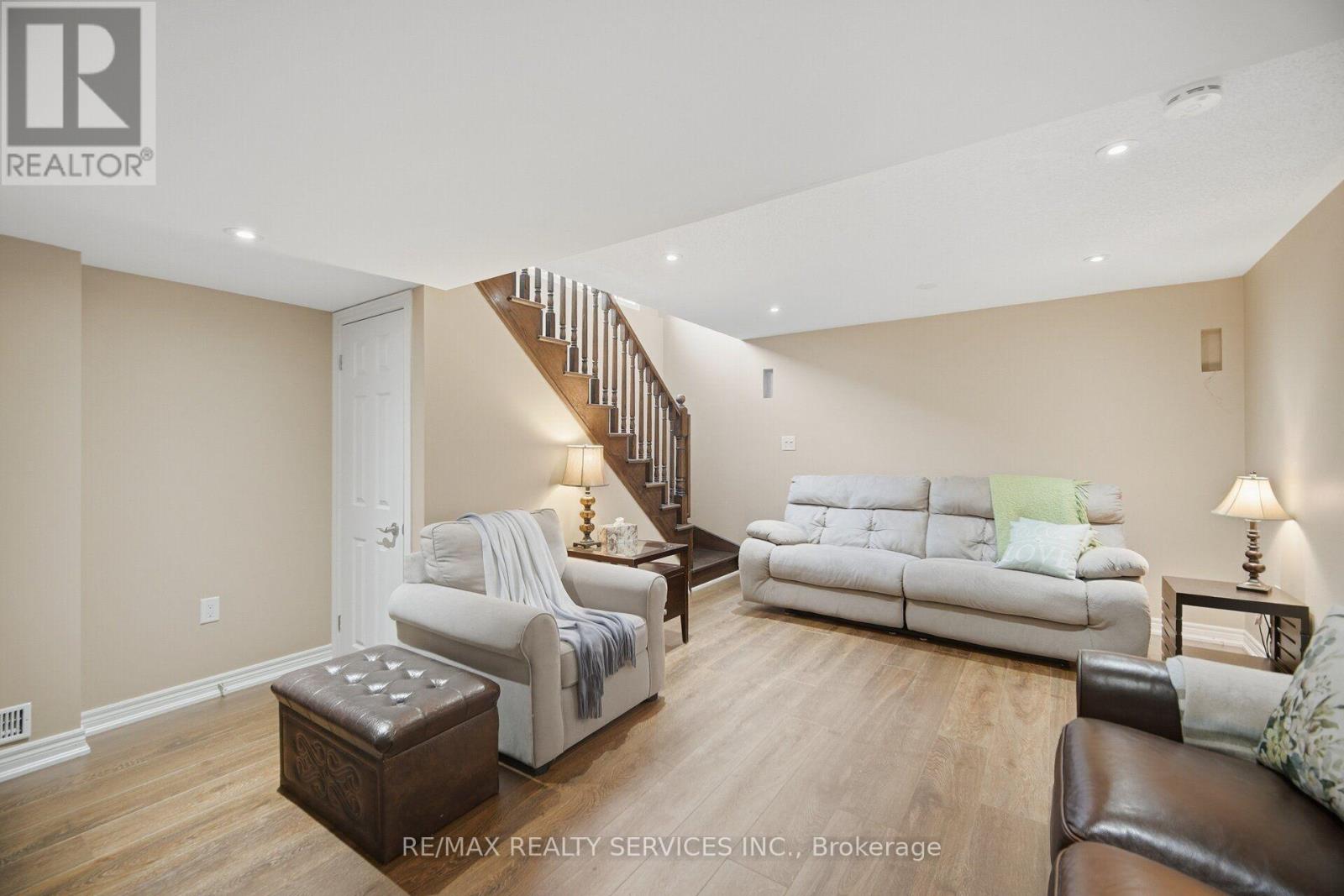 9 Aspenview Avenue Property Photo 39