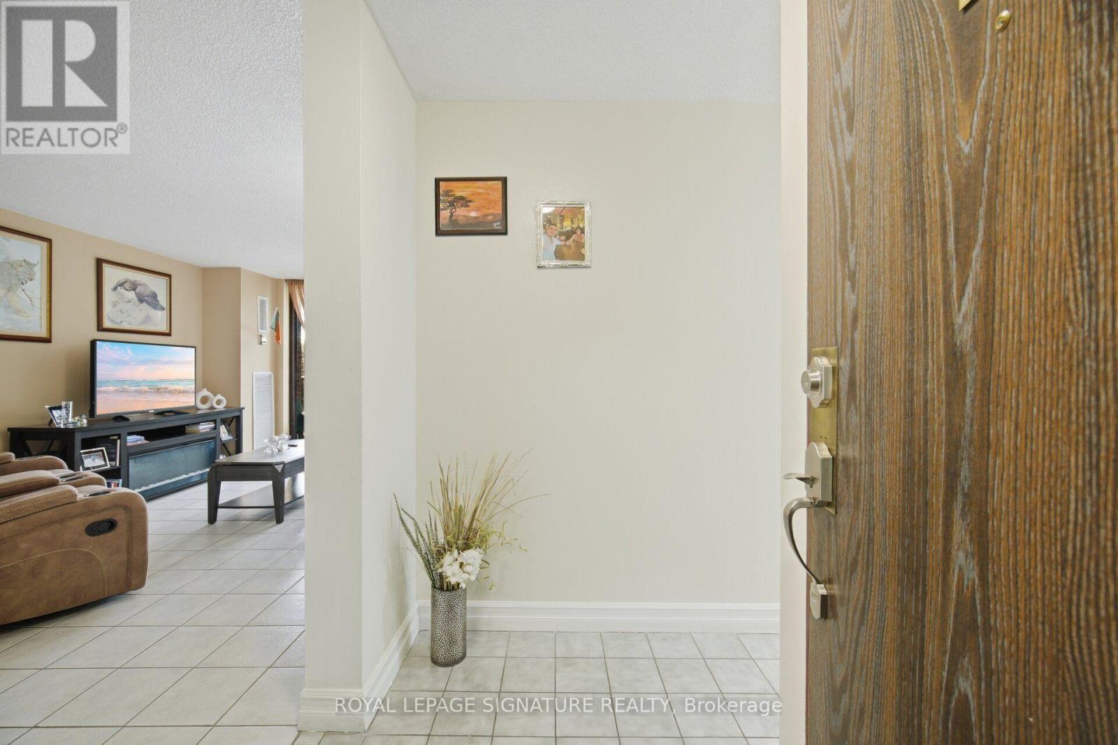303 - 4 Kings Cross Road Property Photo 7