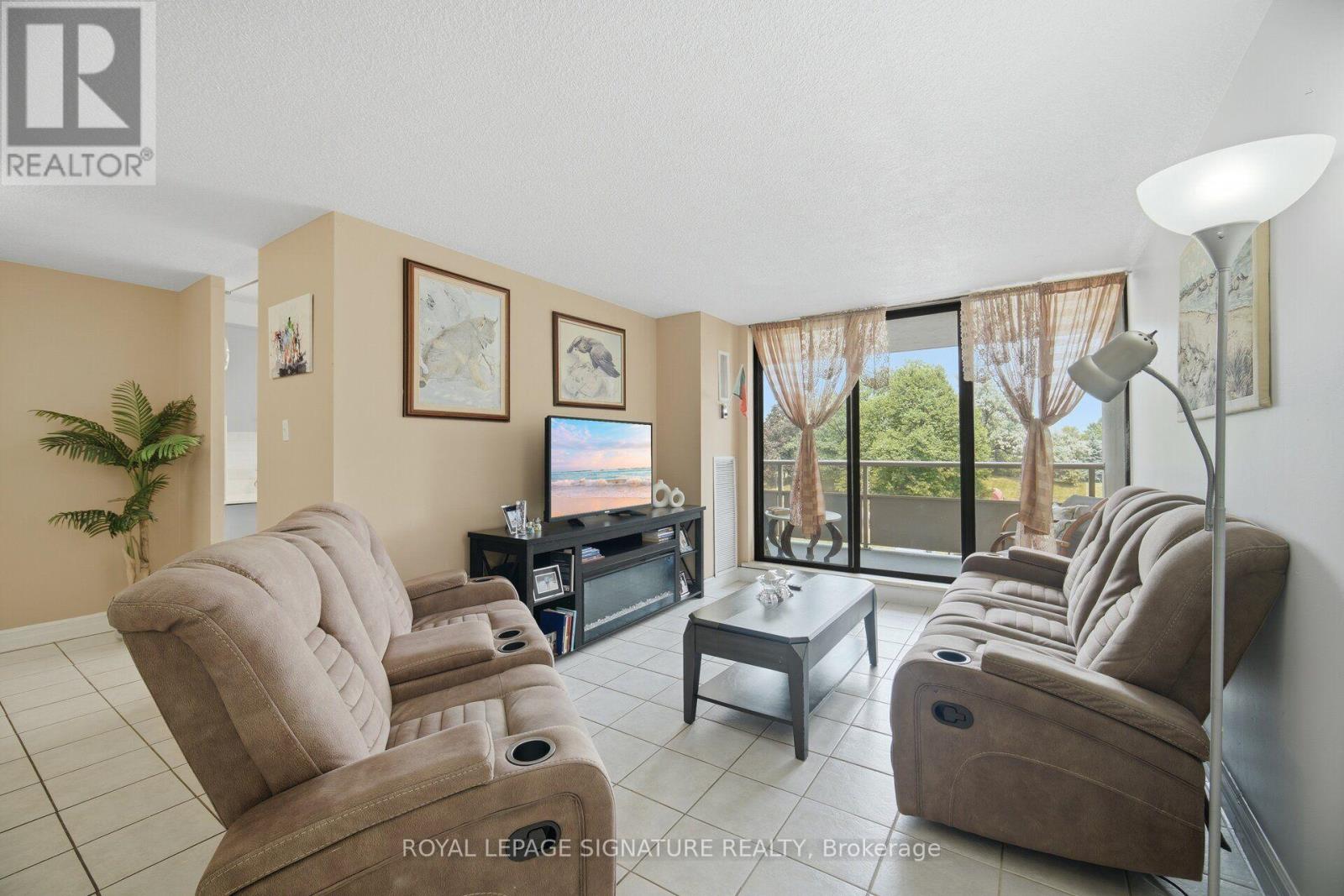 303 - 4 Kings Cross Road Property Photo 9