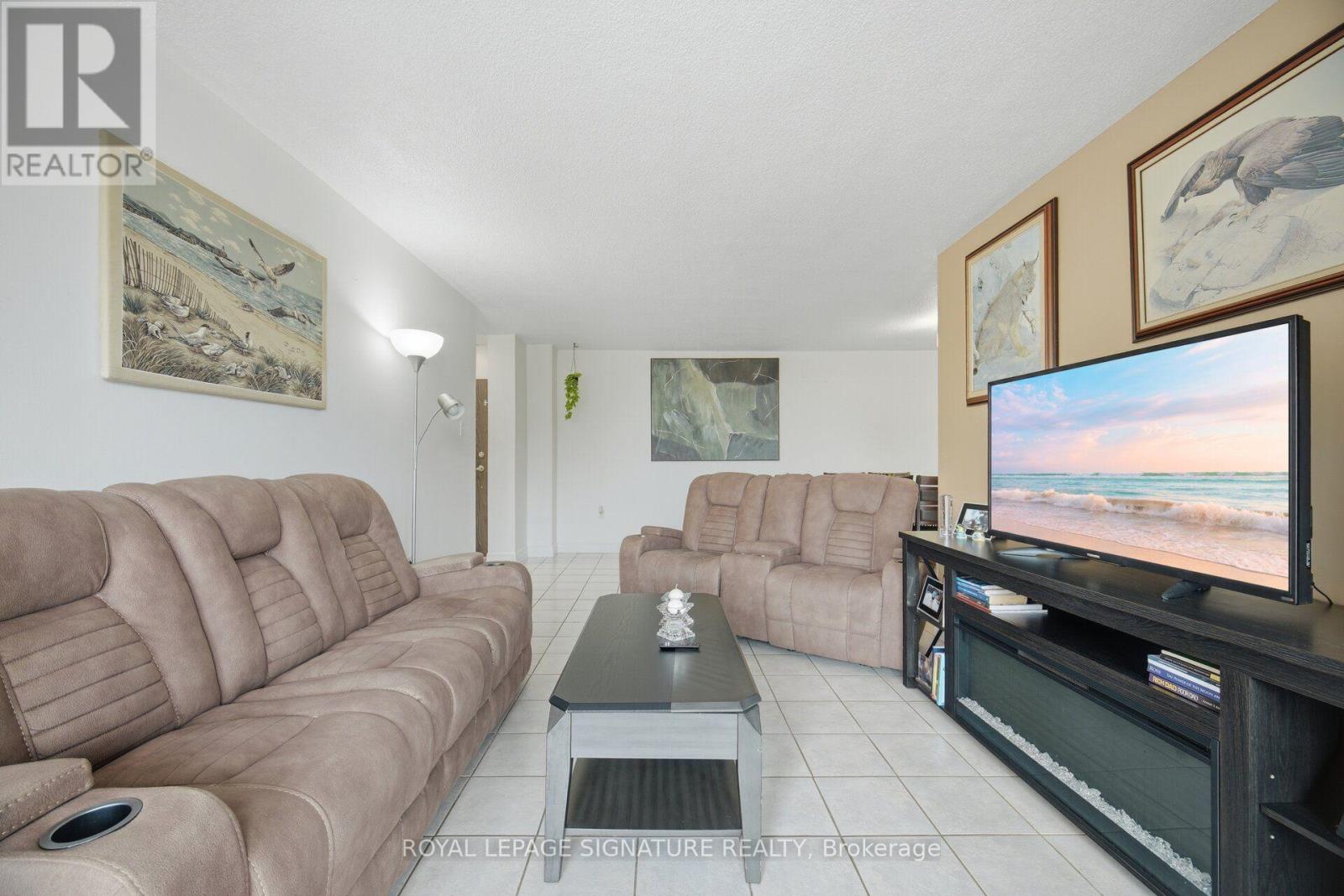 303 - 4 Kings Cross Road Property Photo 12