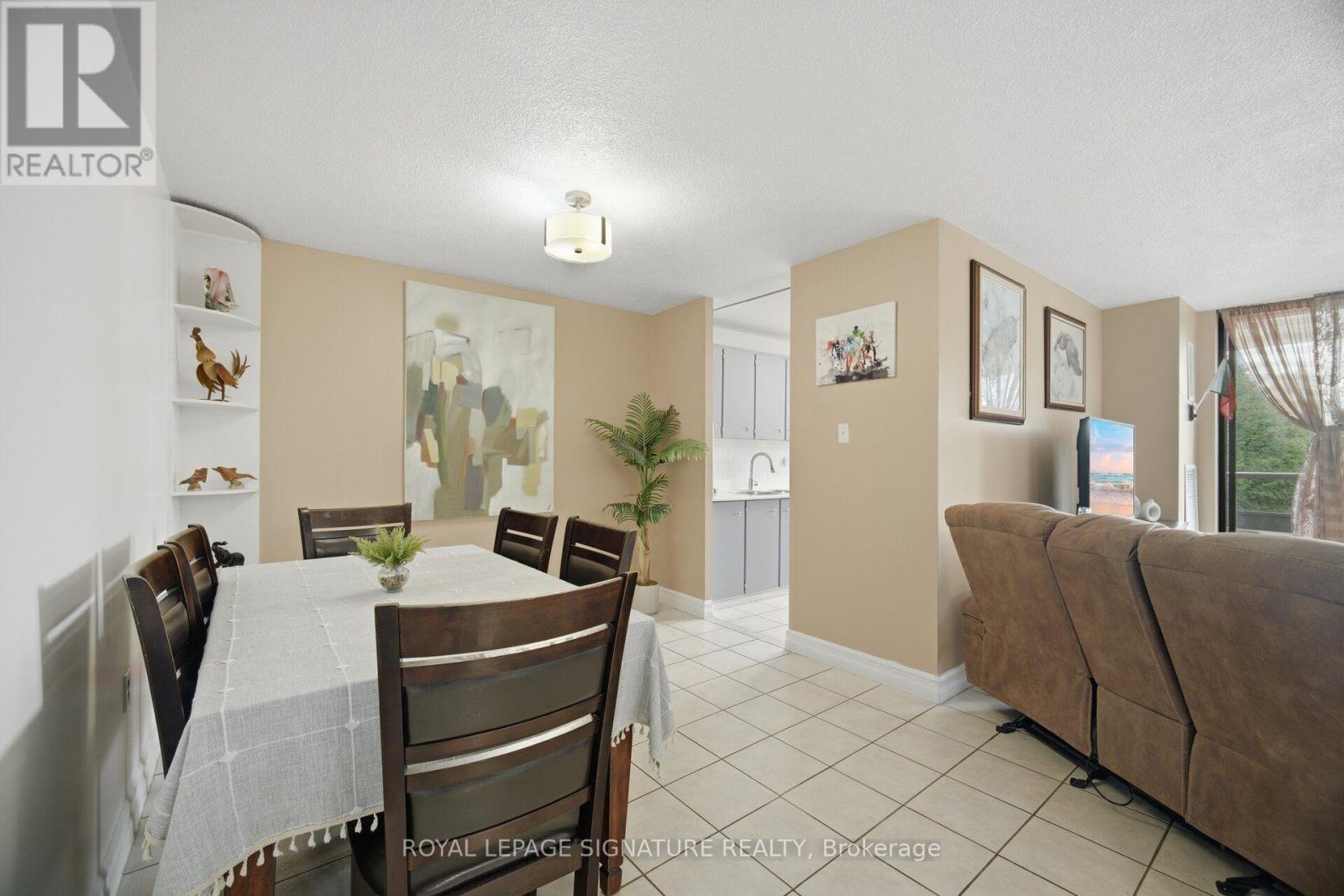 303 - 4 Kings Cross Road Property Photo 14