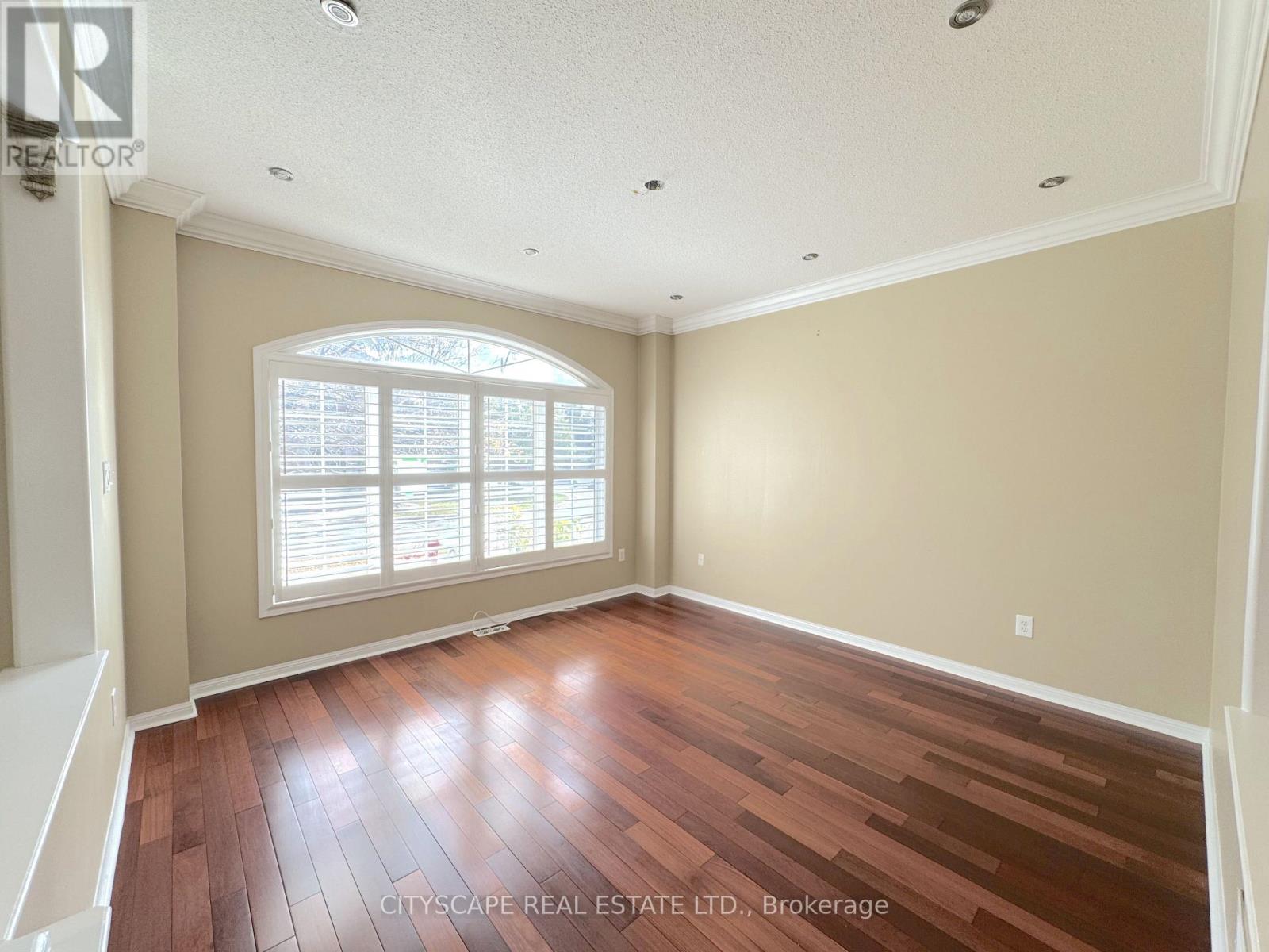 4 Serviceberry Crescent Property Photo 8