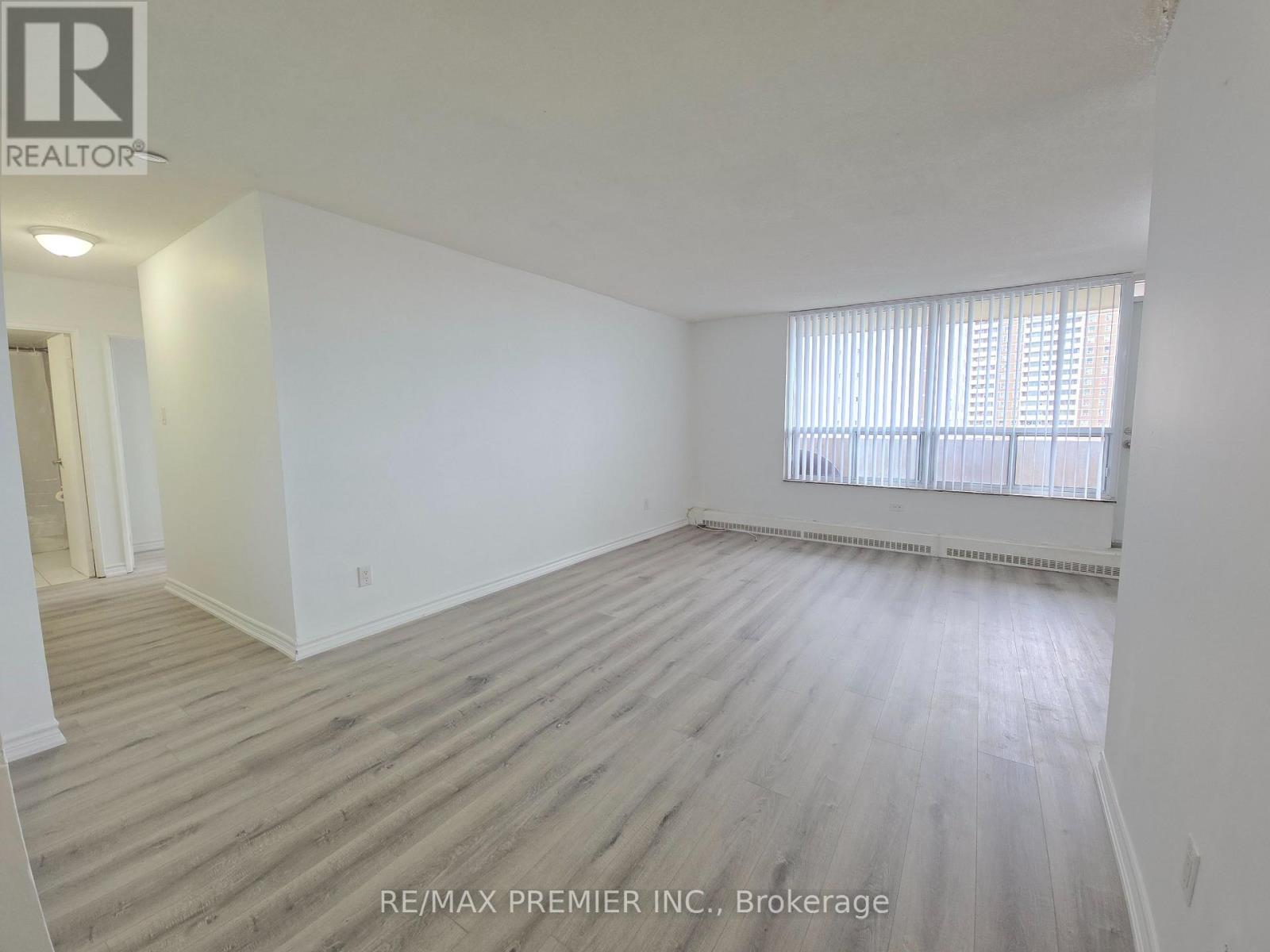 3390 Weston Road Property Photo 2