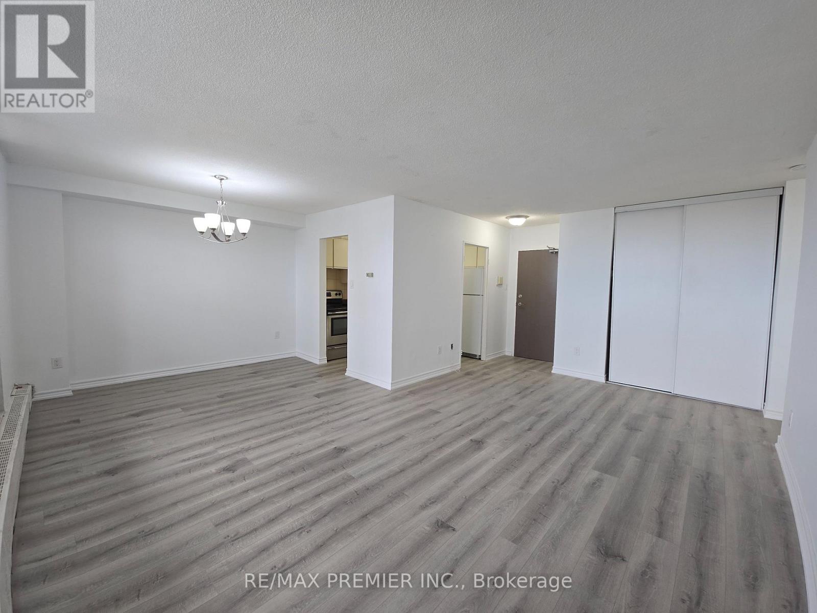 3390 Weston Road Property Photo 4