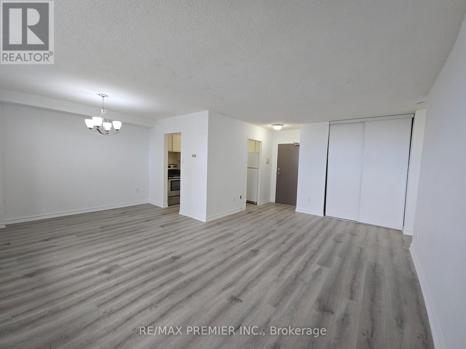3390 Weston Road Property Photo 5