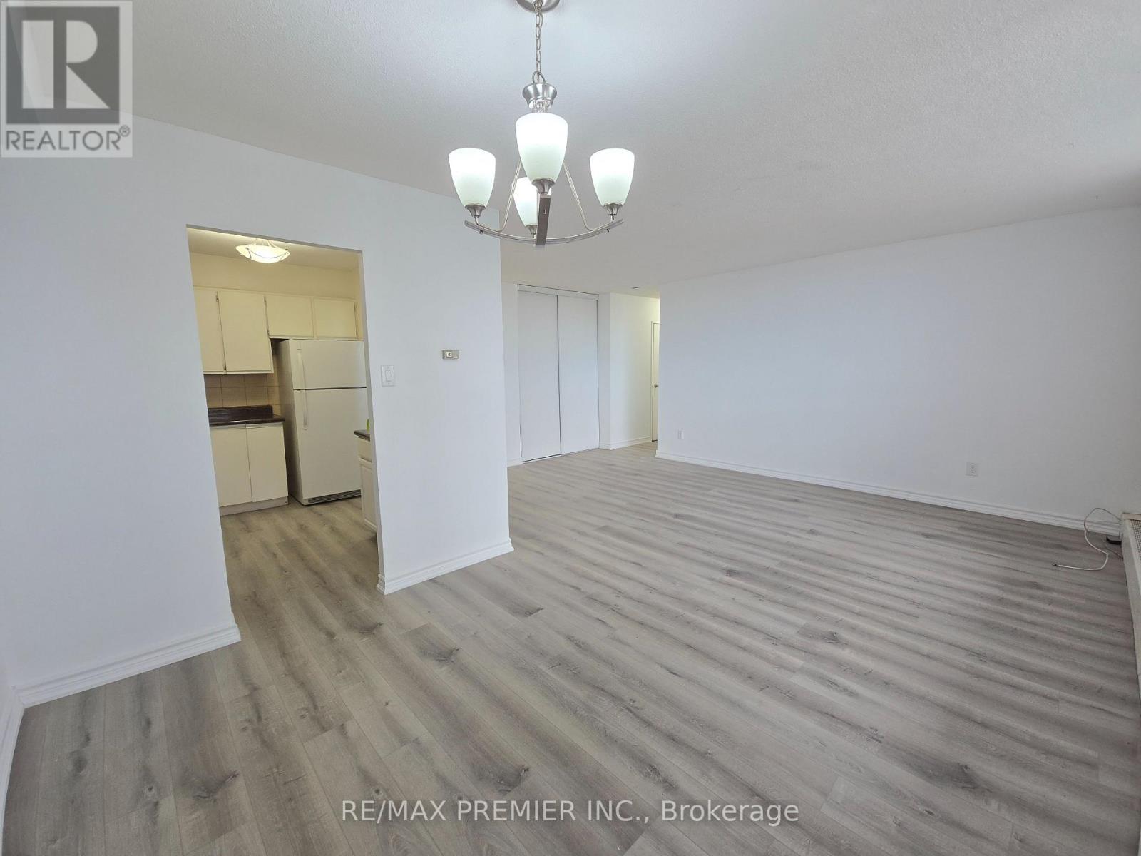 3390 Weston Road Property Photo 6