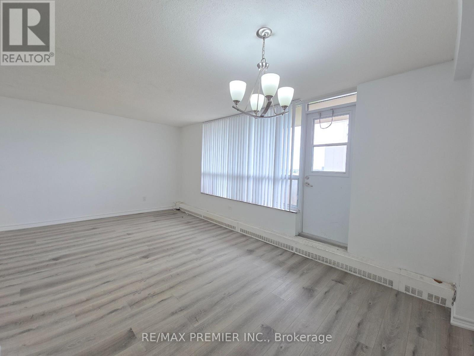 3390 Weston Road Property Photo 7