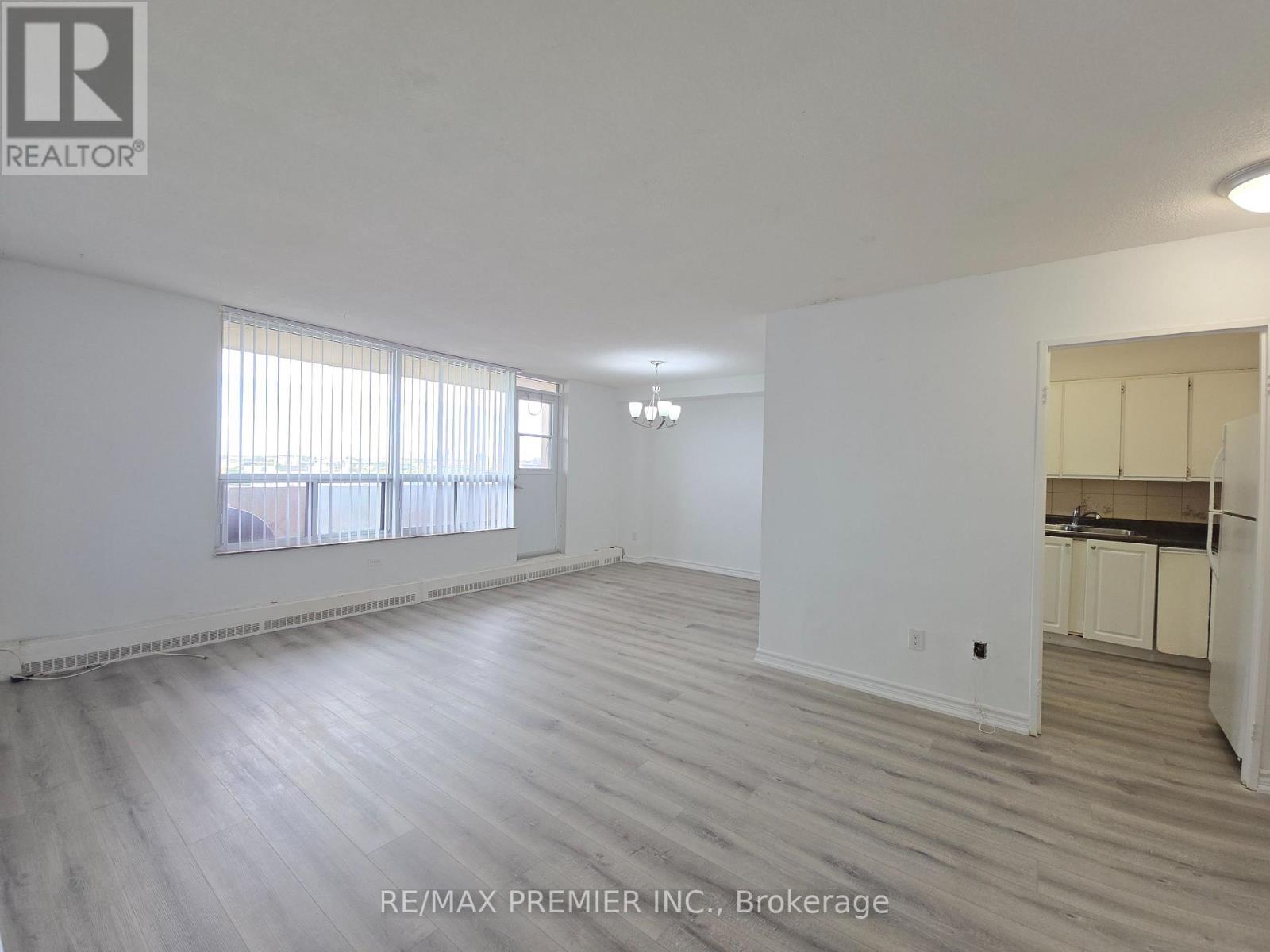 3390 Weston Road Property Photo 8