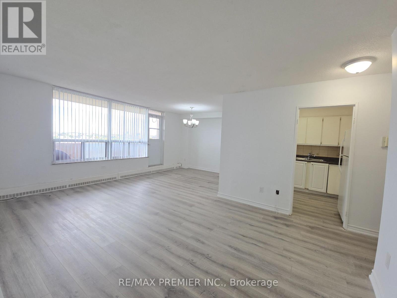 3390 Weston Road Property Photo 9