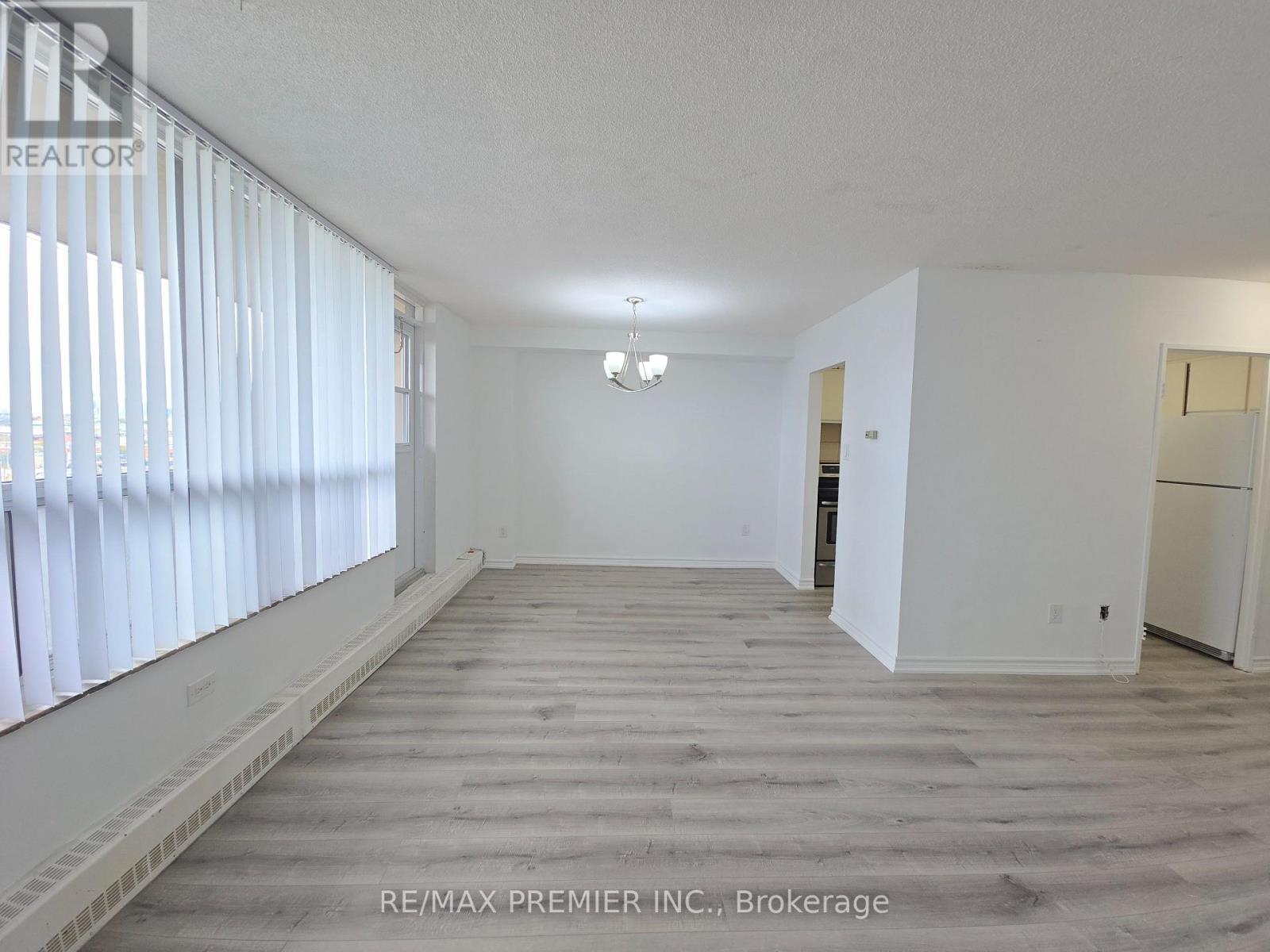3390 Weston Road Property Photo 10