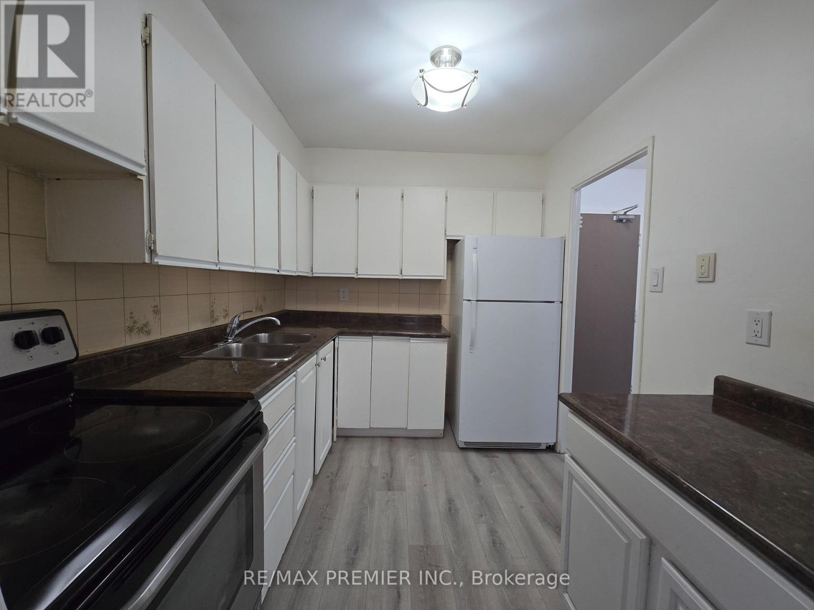 3390 Weston Road Property Photo 11