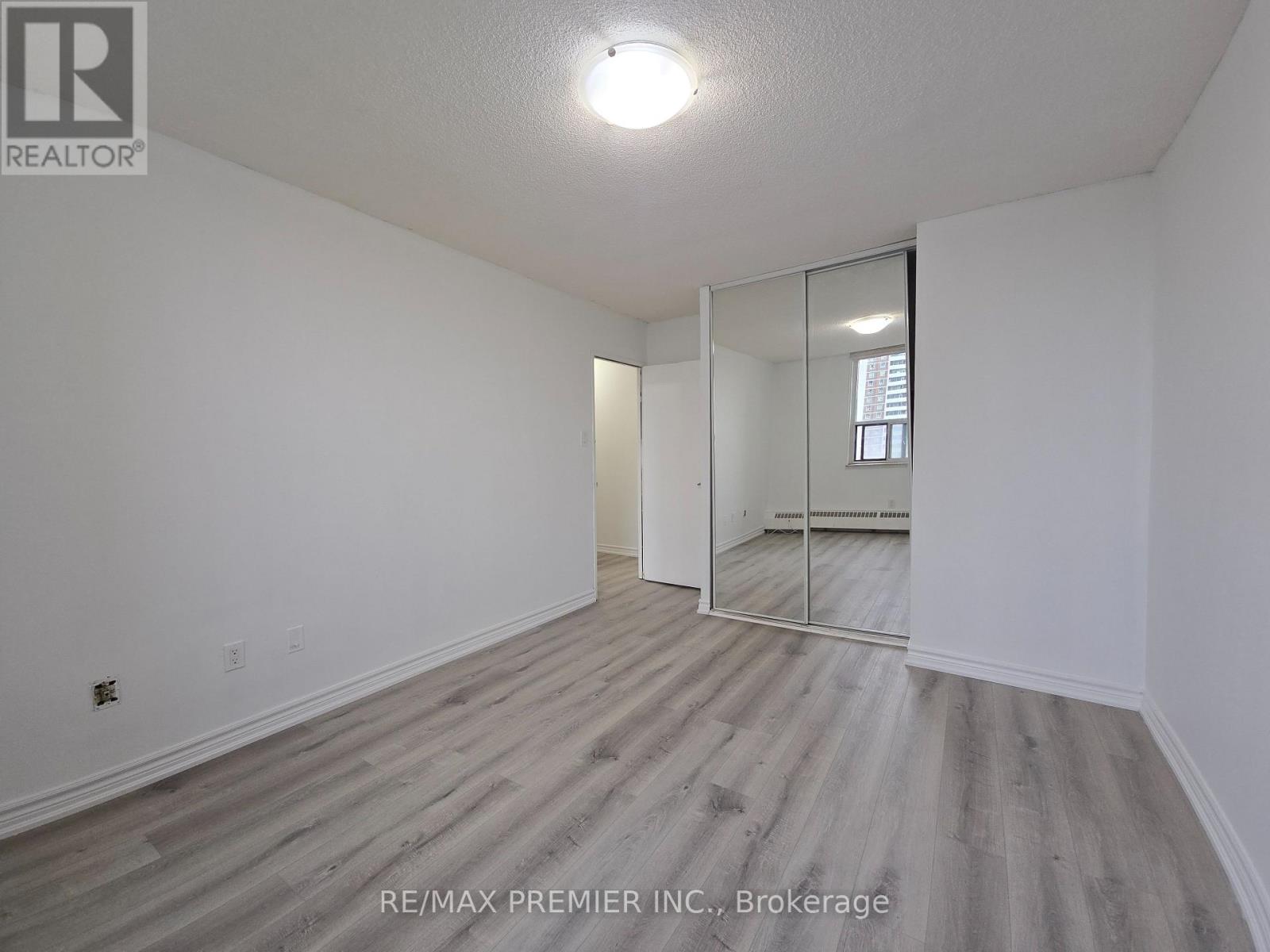 3390 Weston Road Property Photo 15