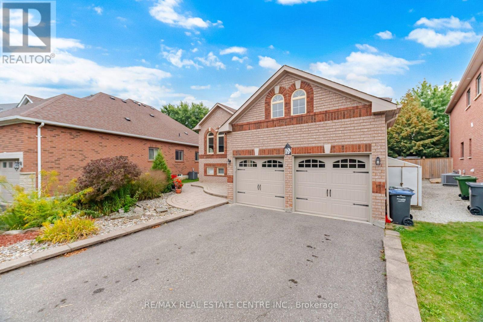 19 Amberdale Court Property Photo 2