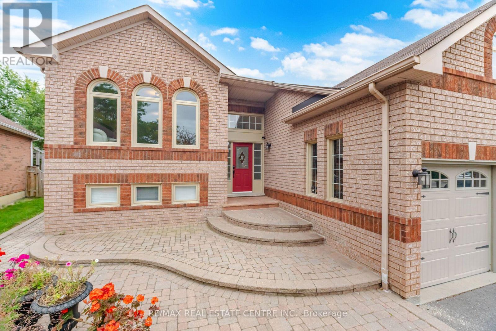19 Amberdale Court Property Photo 3