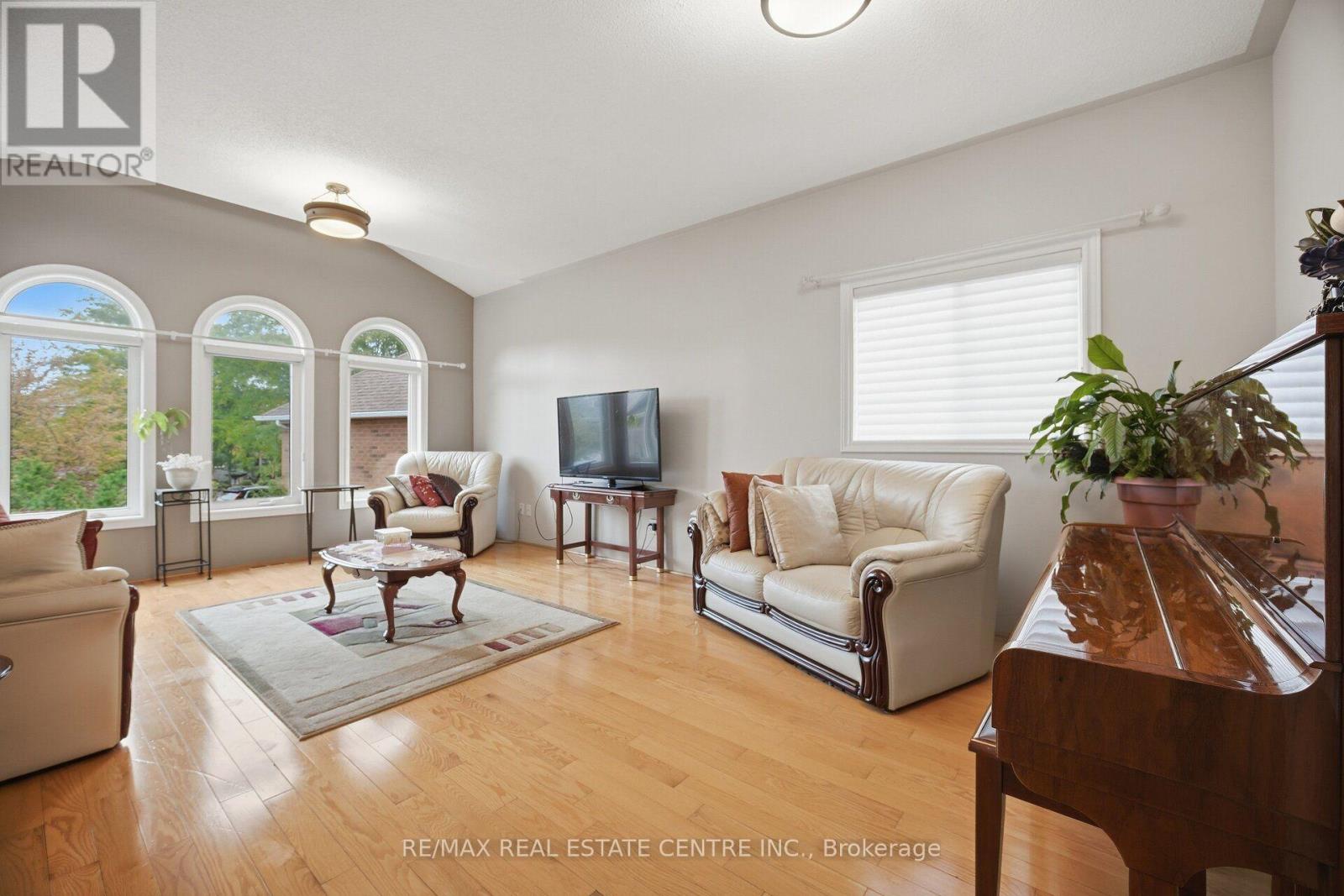 19 Amberdale Court Property Photo 5
