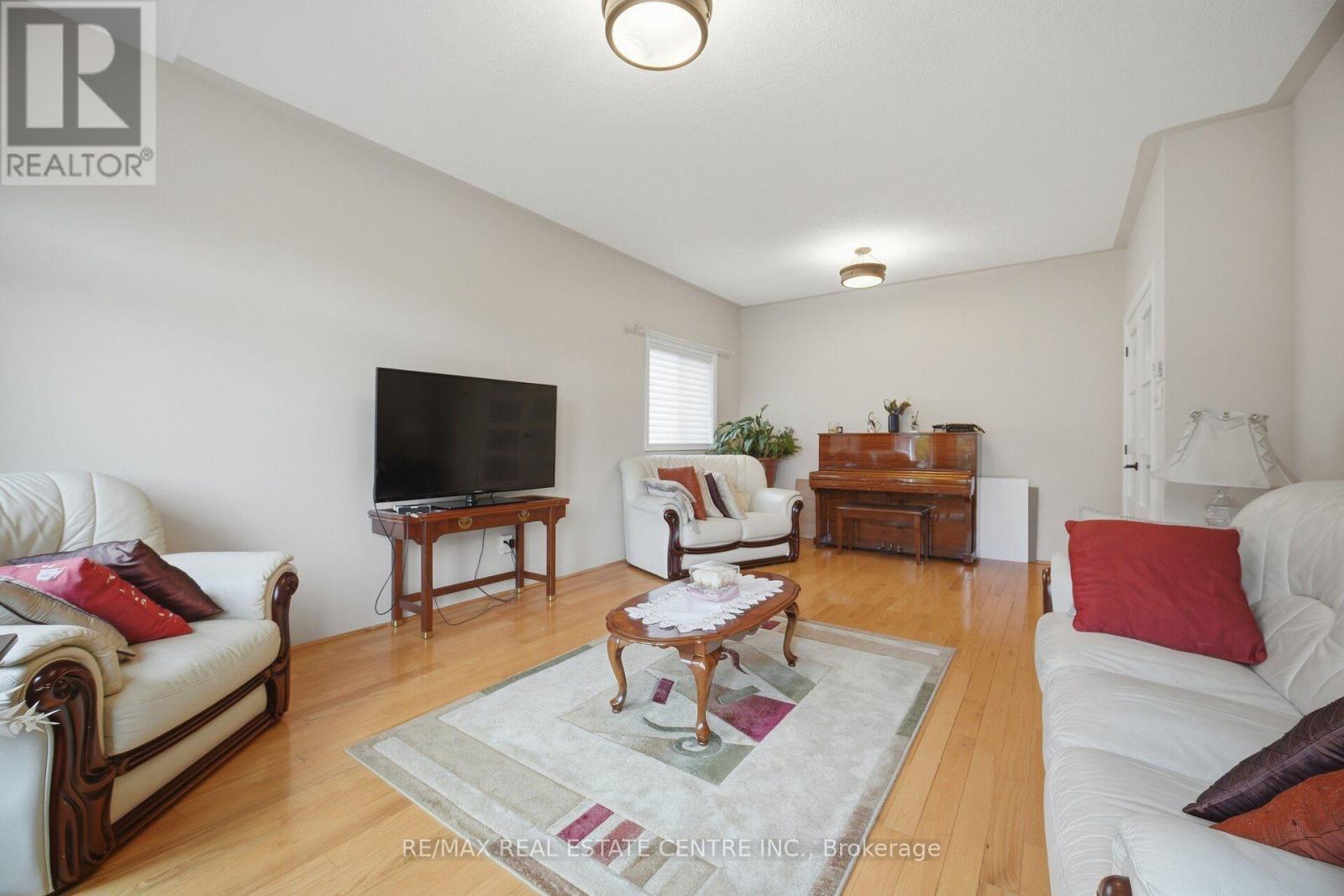 19 Amberdale Court Property Photo 6