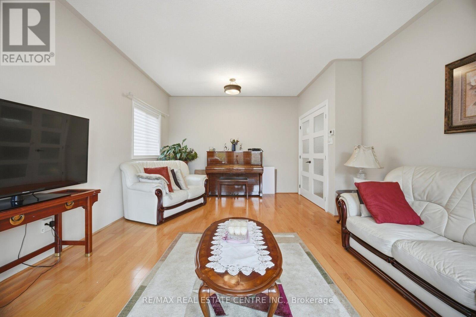 19 Amberdale Court Property Photo 7