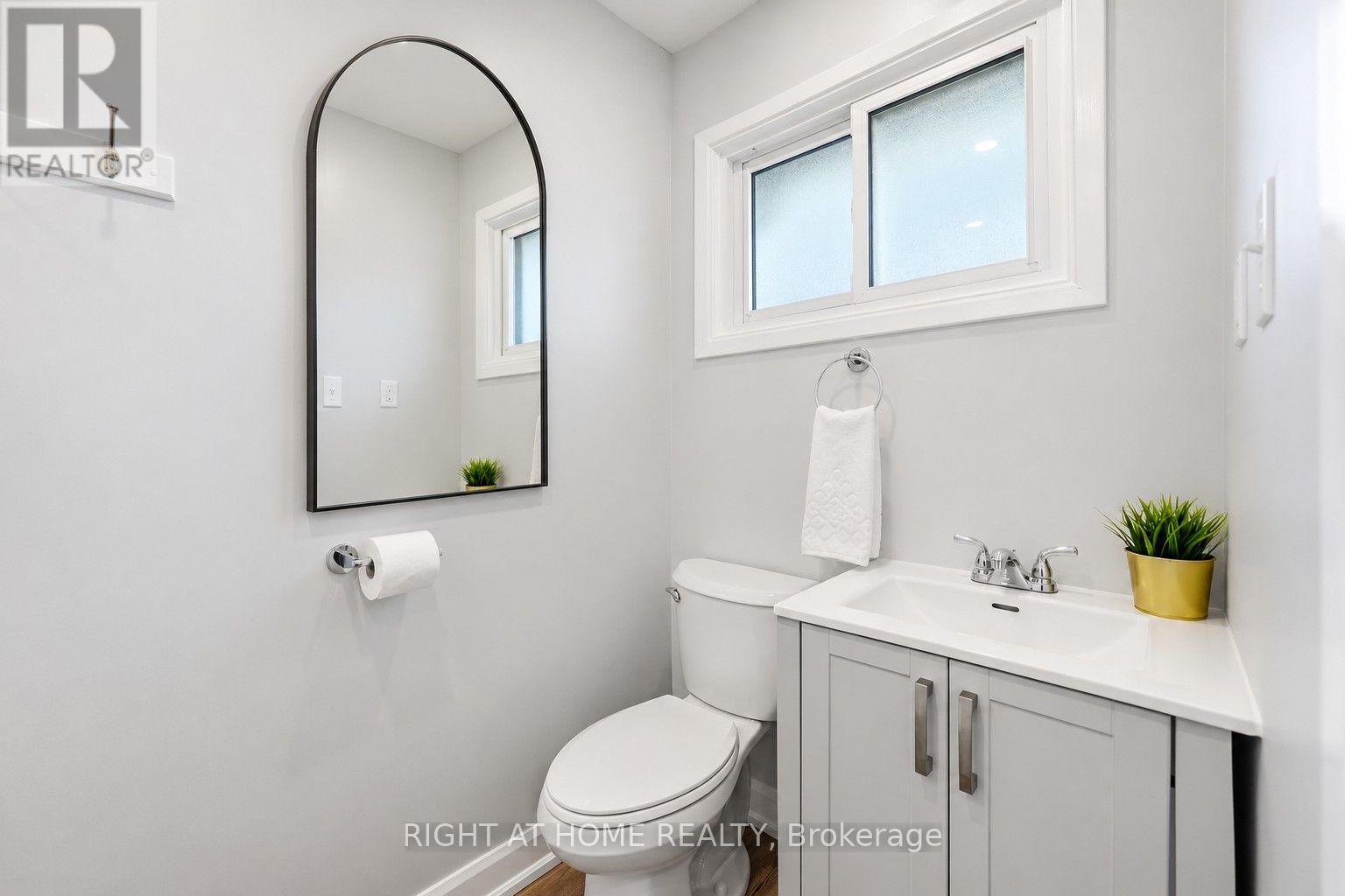 159 - 2050 Upper Middle Road Property Photo 7