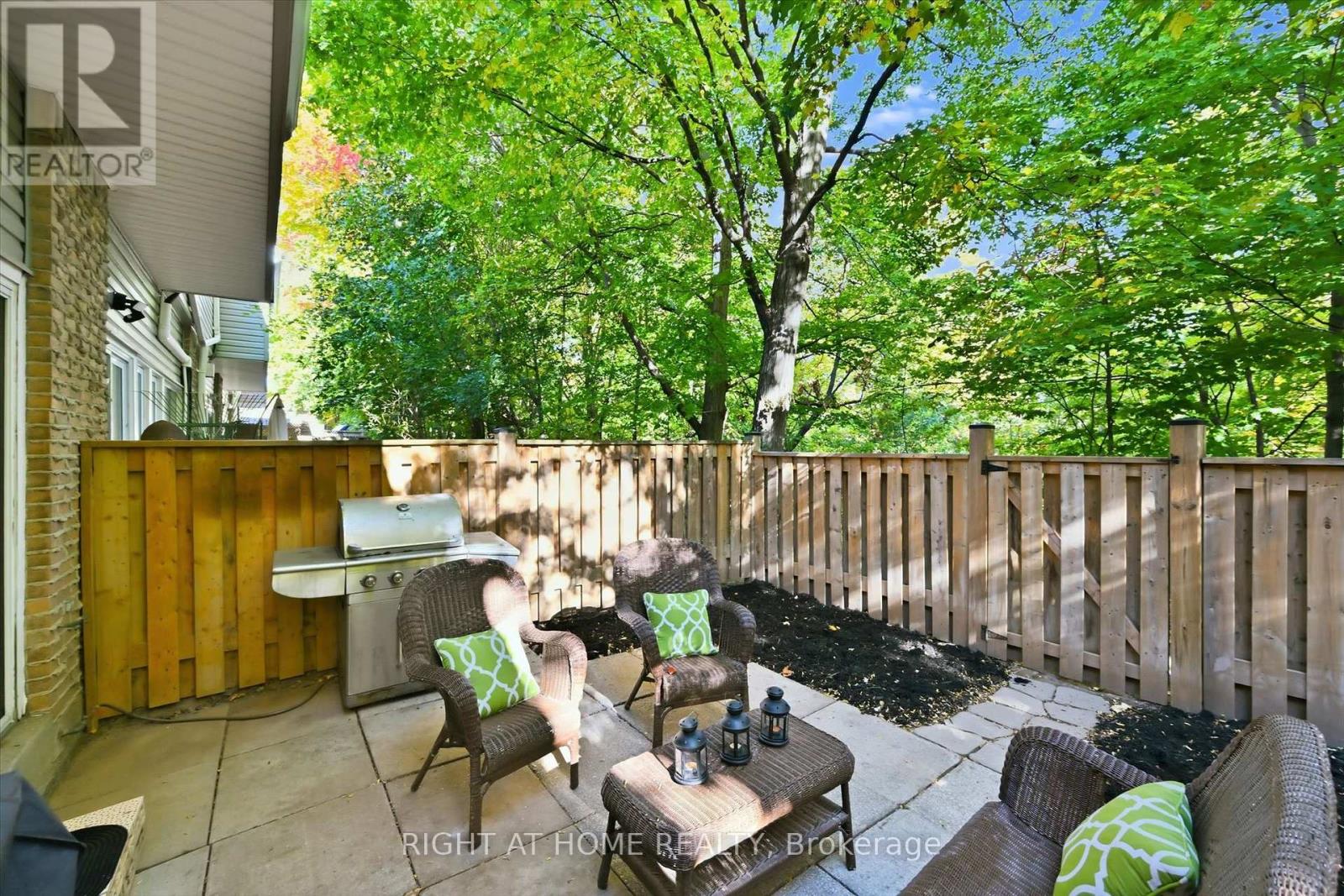 159 - 2050 Upper Middle Road Property Photo 21