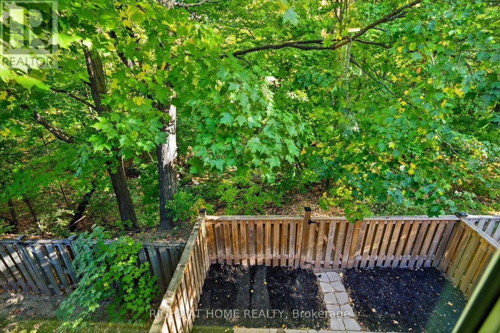 159 - 2050 Upper Middle Road Property Photo 24