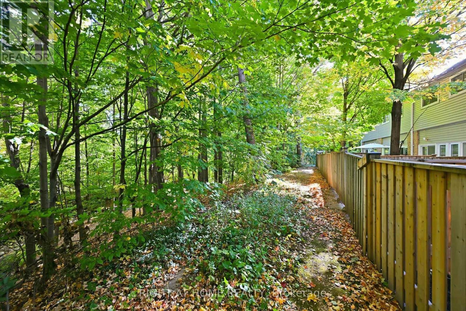 159 - 2050 Upper Middle Road Property Photo 25