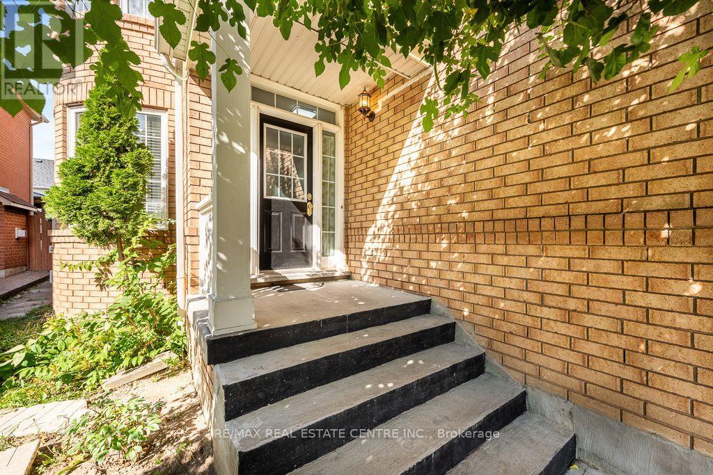 3696 Waterfall Crescent Property Photo 4
