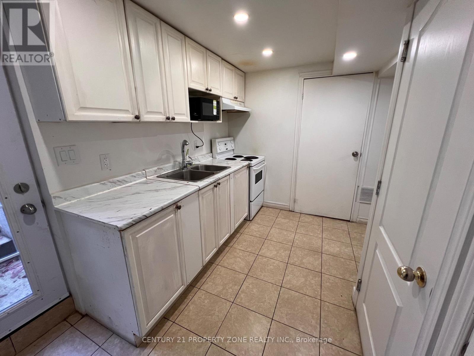 BASEMENT - 6 ROEHAMPTON CRESCENT W Property Photo 1