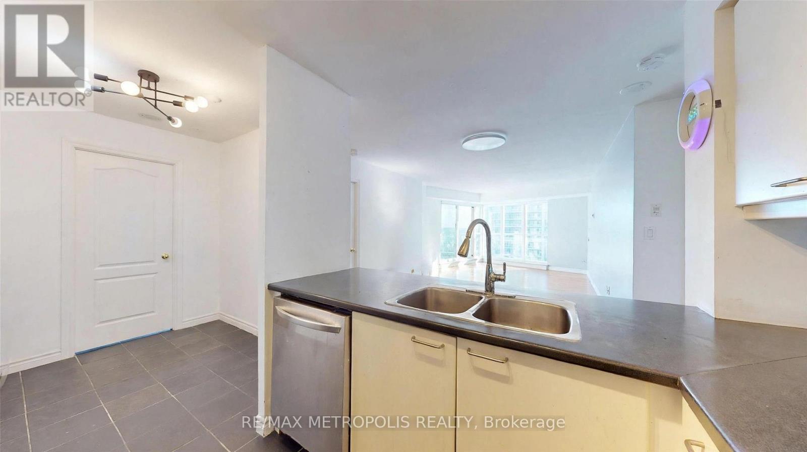 816 - 2111 Lake Shore Boulevard W Property Photo 9