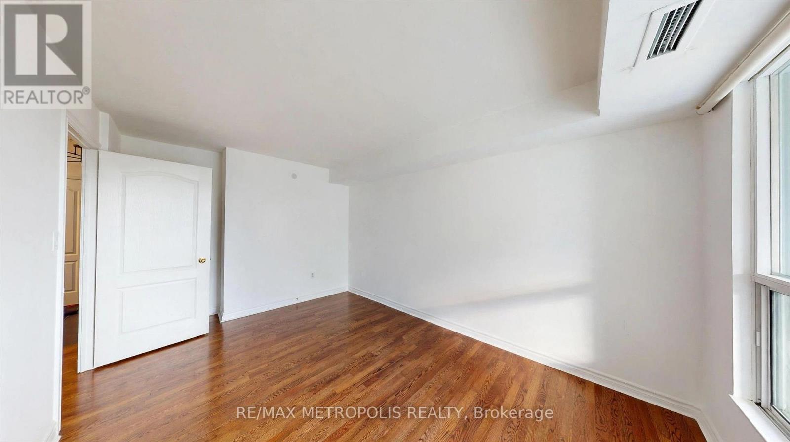 816 - 2111 Lake Shore Boulevard W Property Photo 22