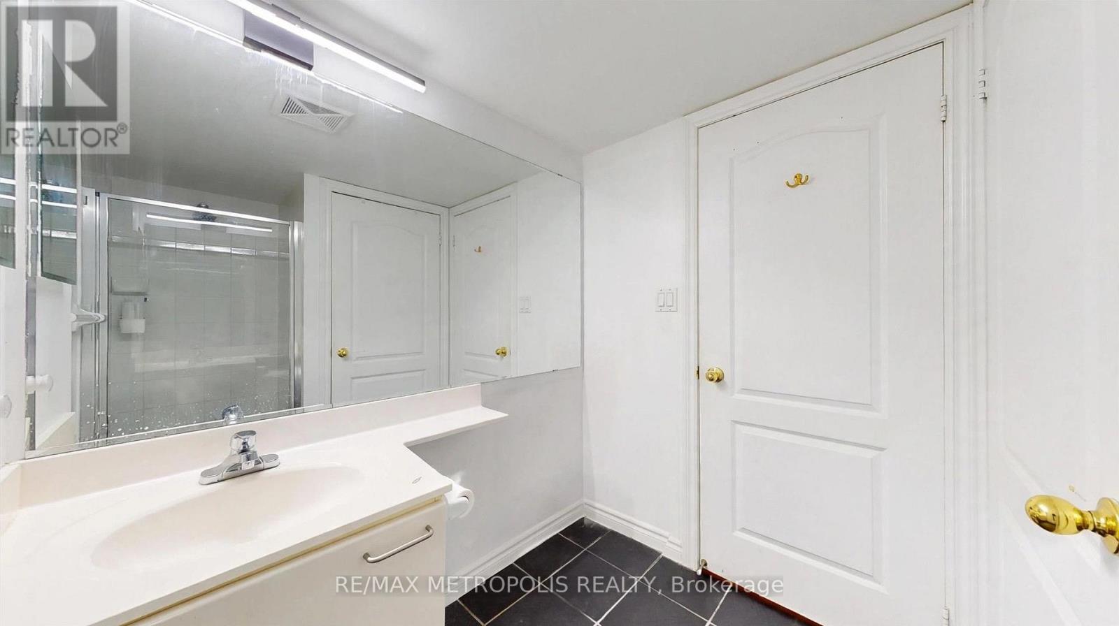 816 - 2111 Lake Shore Boulevard W Property Photo 26