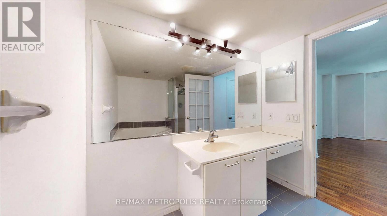 816 - 2111 Lake Shore Boulevard W Property Photo 40