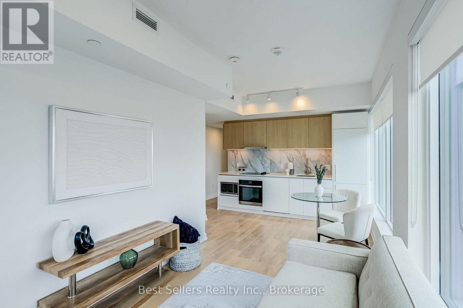 908 - 1100 Sheppard Avenue W Property Photo 13