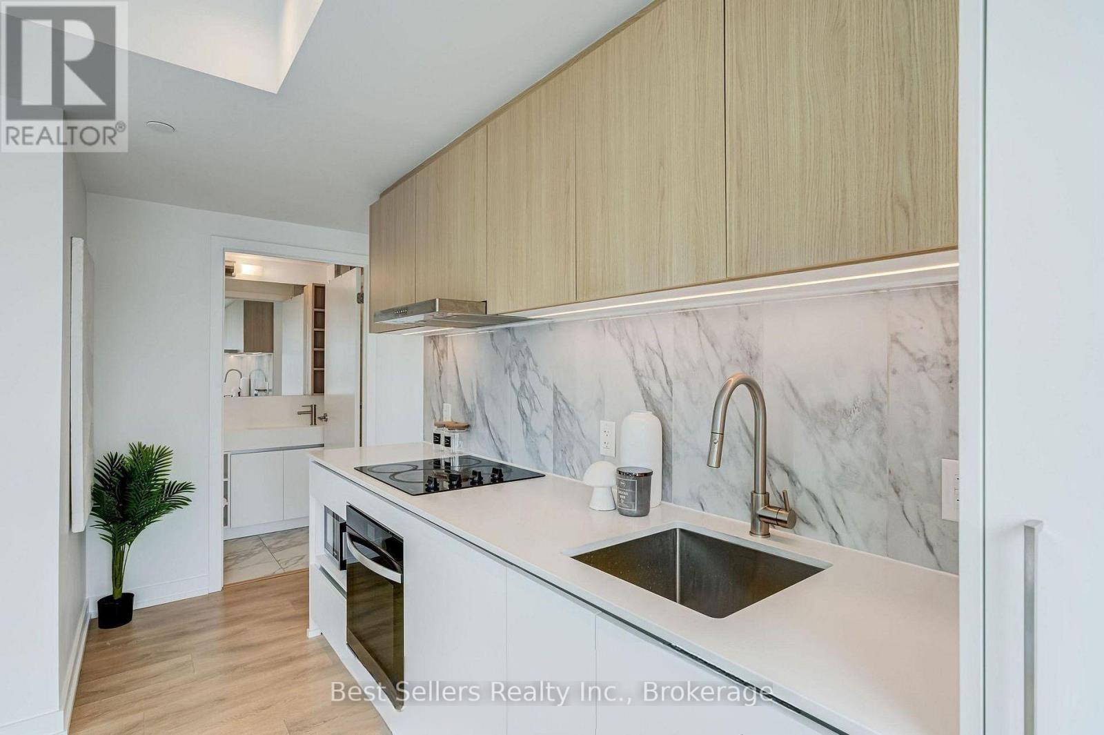 908 - 1100 Sheppard Avenue W Property Photo 15