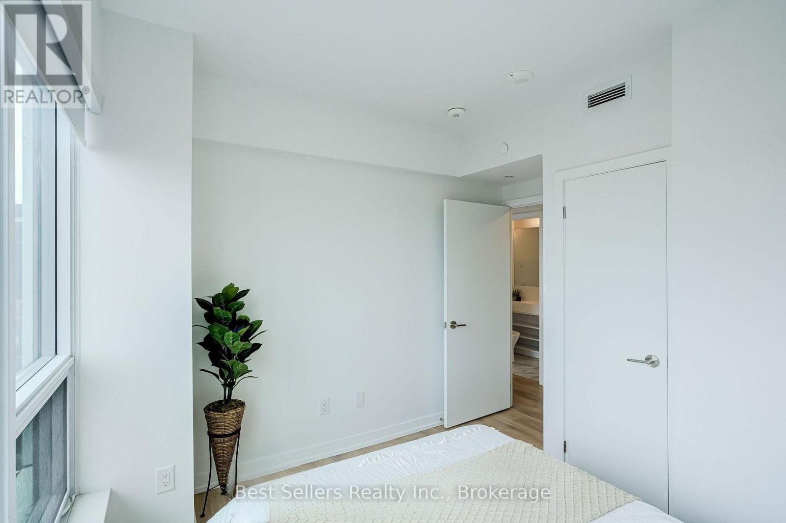 908 - 1100 Sheppard Avenue W Property Photo 18