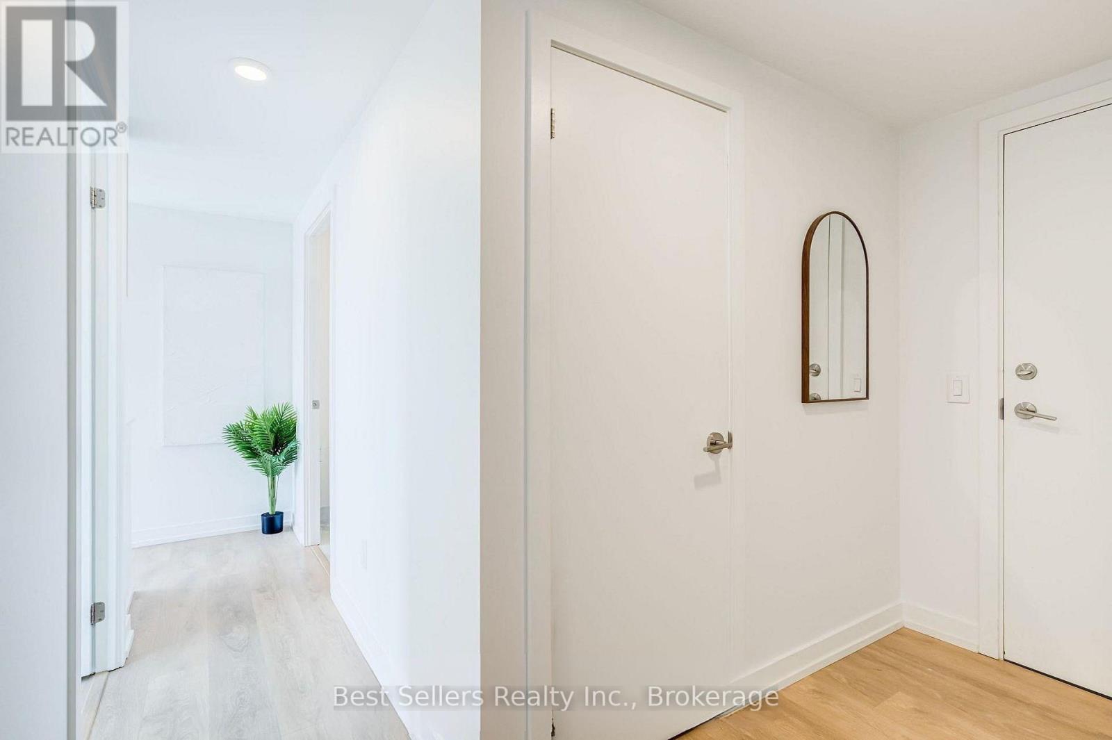 908 - 1100 Sheppard Avenue W Property Photo 27