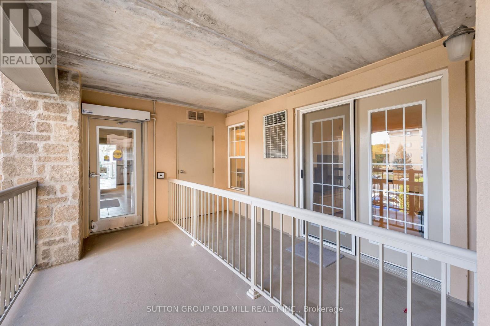 208 - 1470 Bishops Gate Property Photo 5