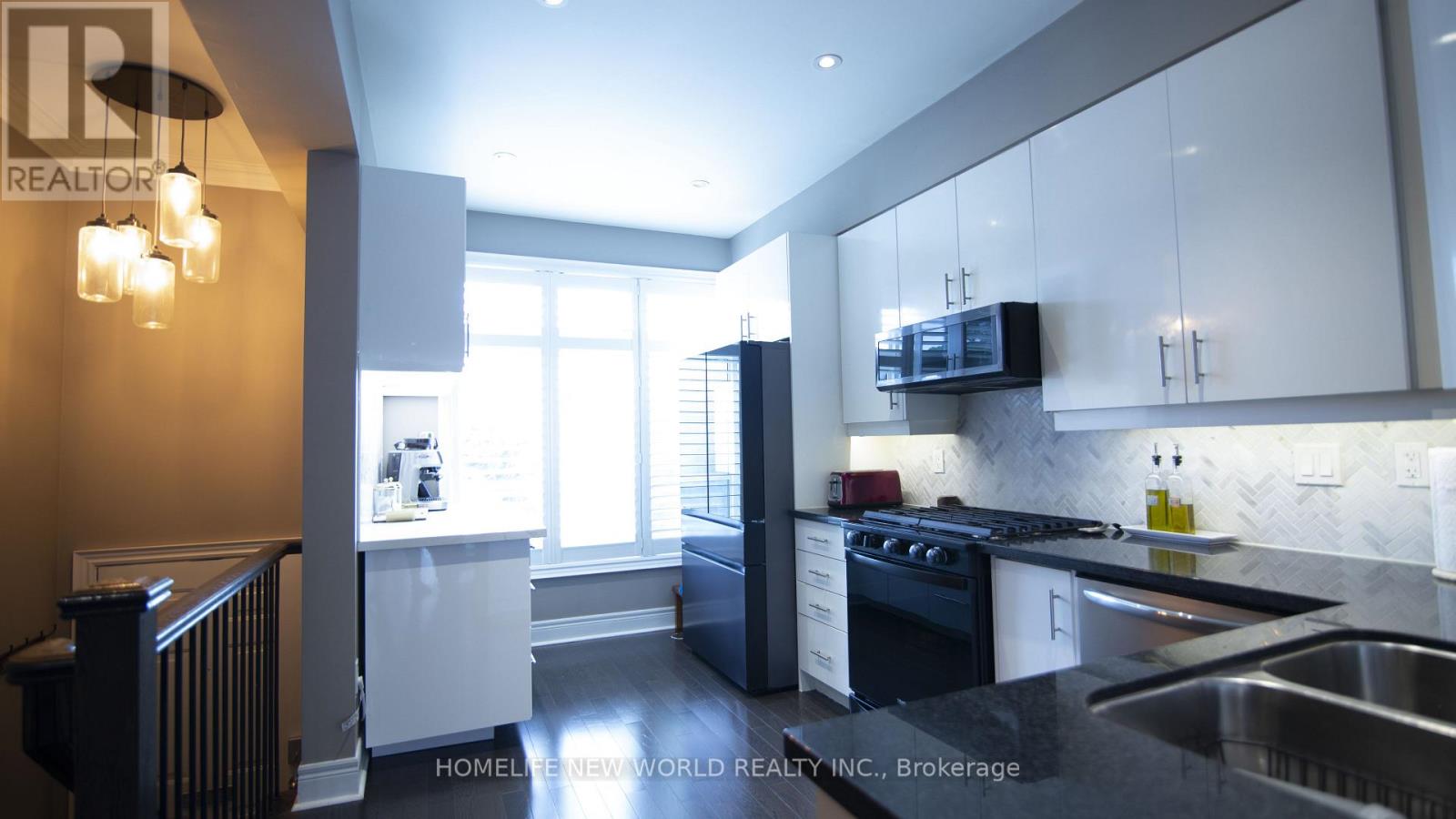 585a Oxford Street Property Photo 5