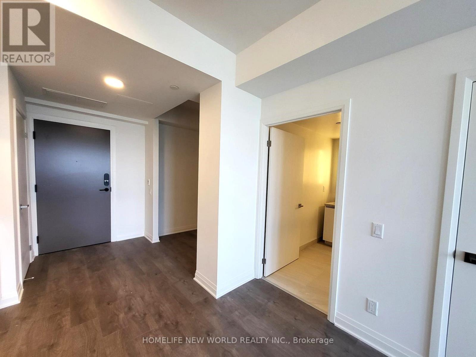 6011 - 4015 The Exchange Property Photo 4
