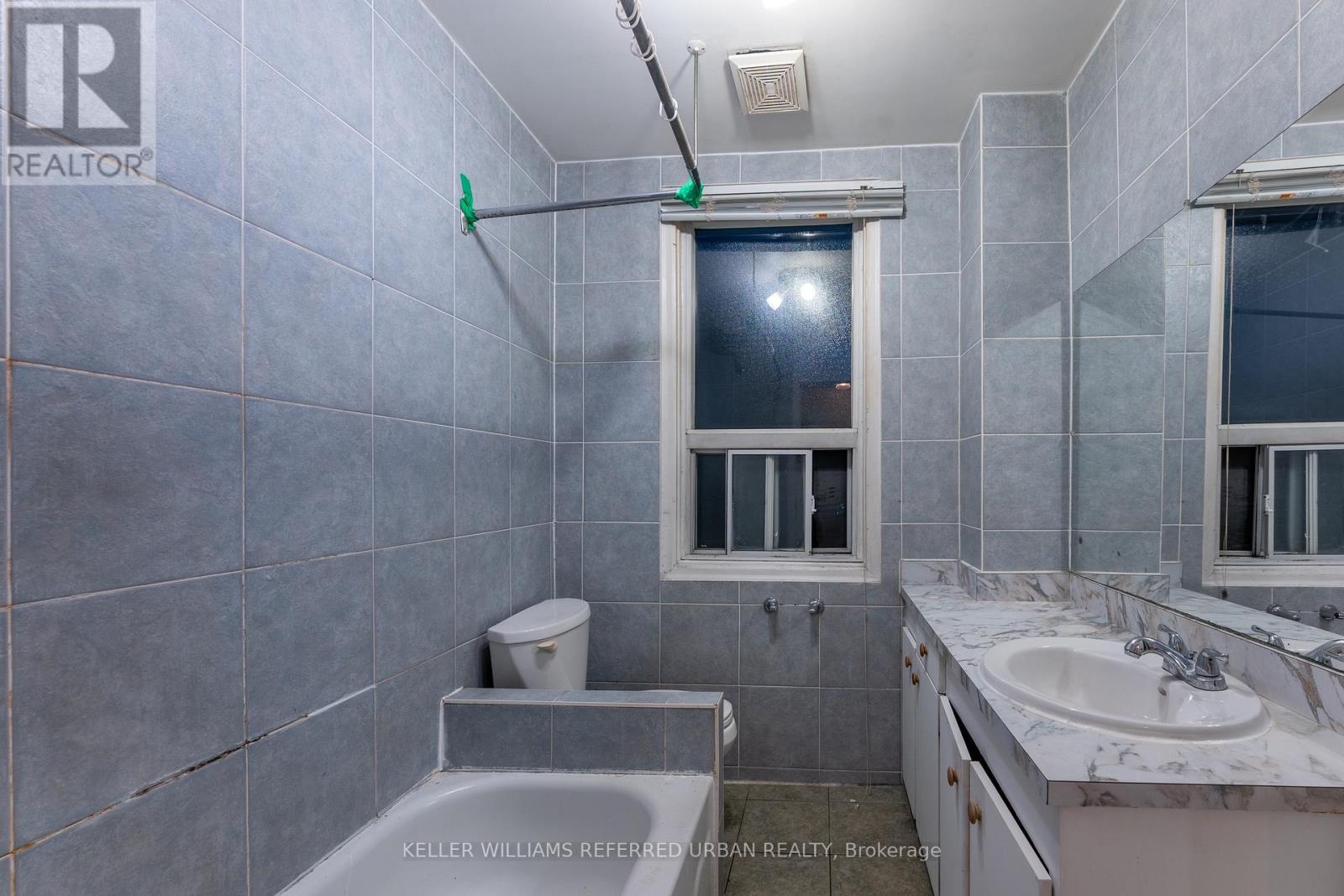 Upper - 716 Lansdowne Avenue Property Photo 5