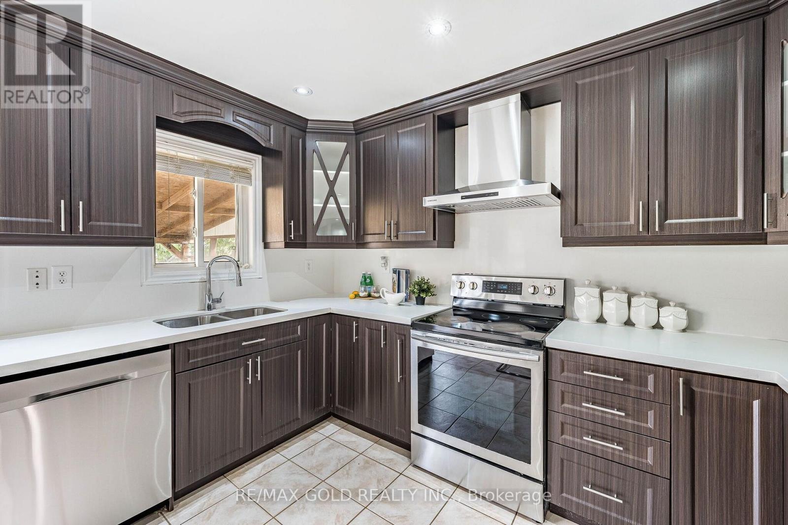 21 Edenvalley Road Property Photo 11