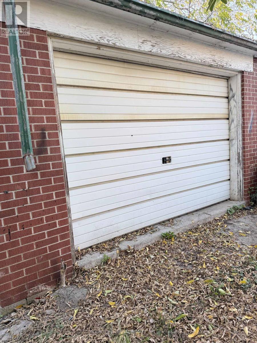 241 Dunraven Drive Property Photo 3