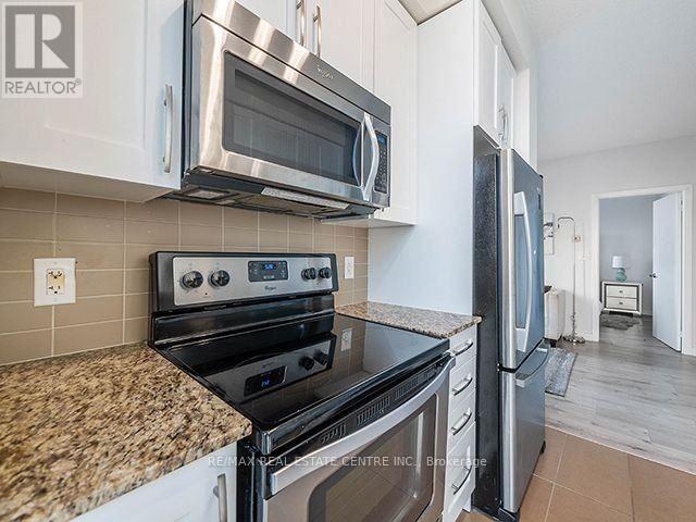 2807 - 4070 Confederation Parkway Property Photo 9
