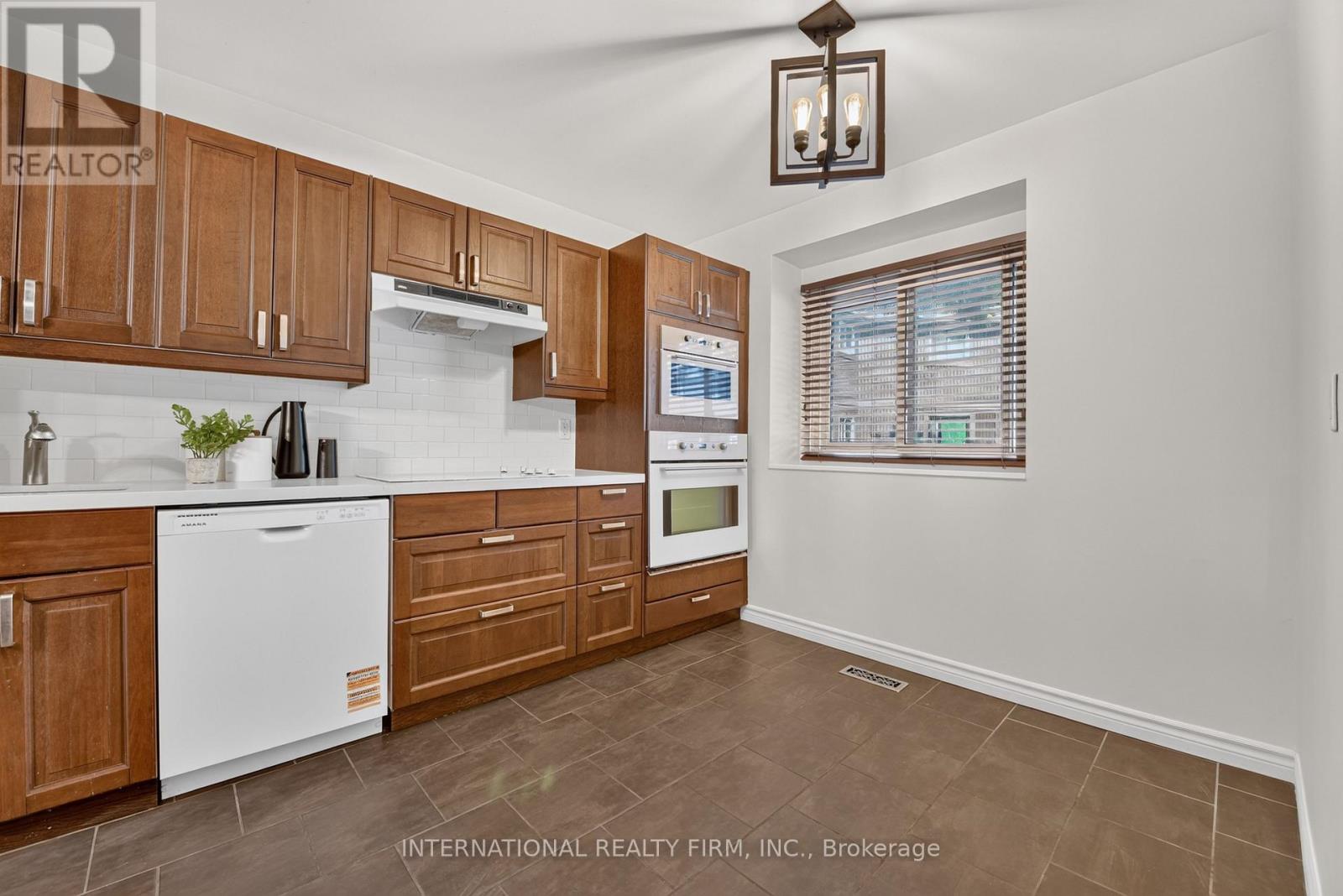 15 - 6855 Glen Erin Drive Property Photo 8