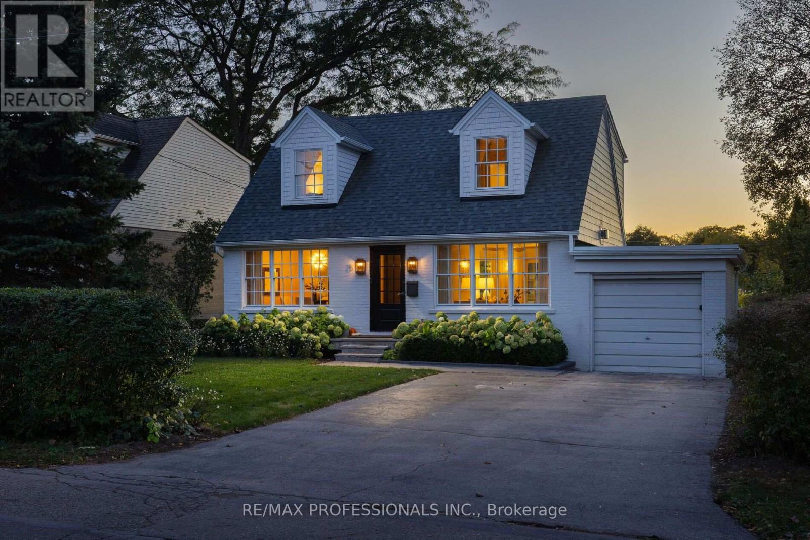8 Glenn Murray Drive Property Photo 2