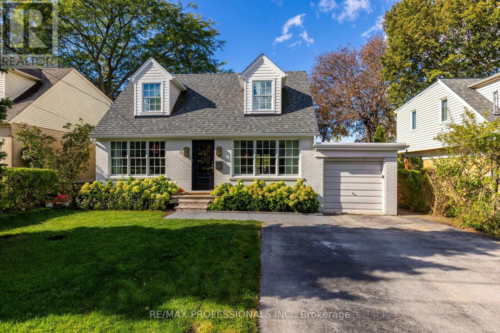 8 Glenn Murray Drive Property Photo 3
