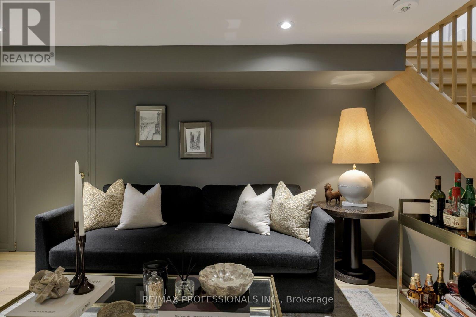 8 Glenn Murray Drive Property Photo 39