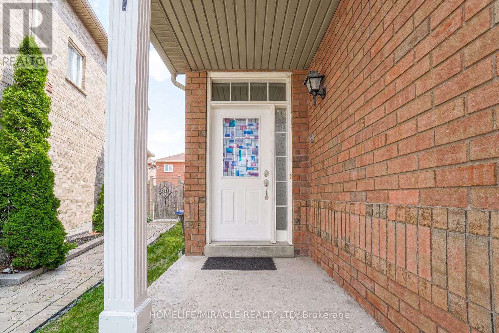 824 Khan Crescent Property Photo 4