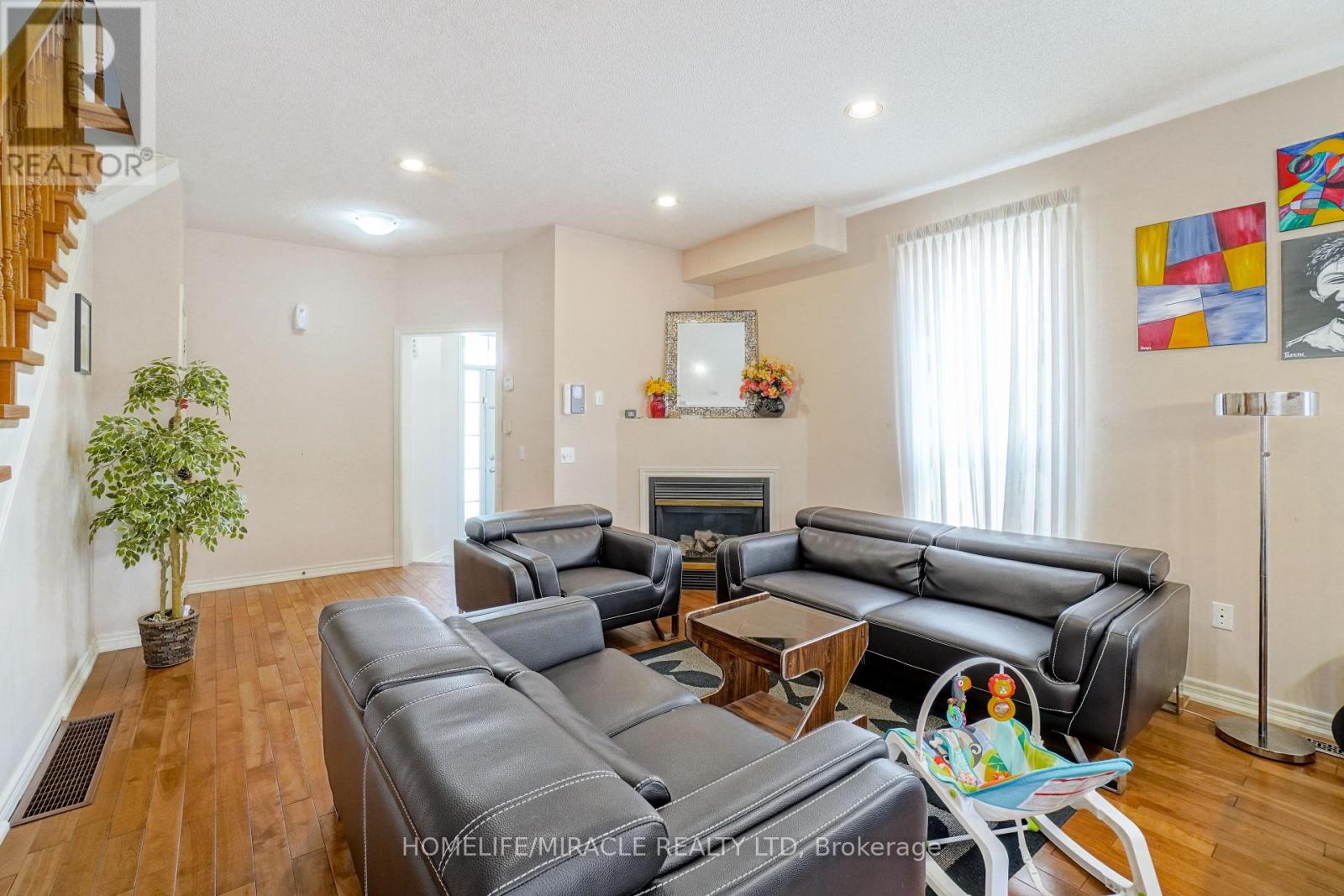 824 Khan Crescent Property Photo 6