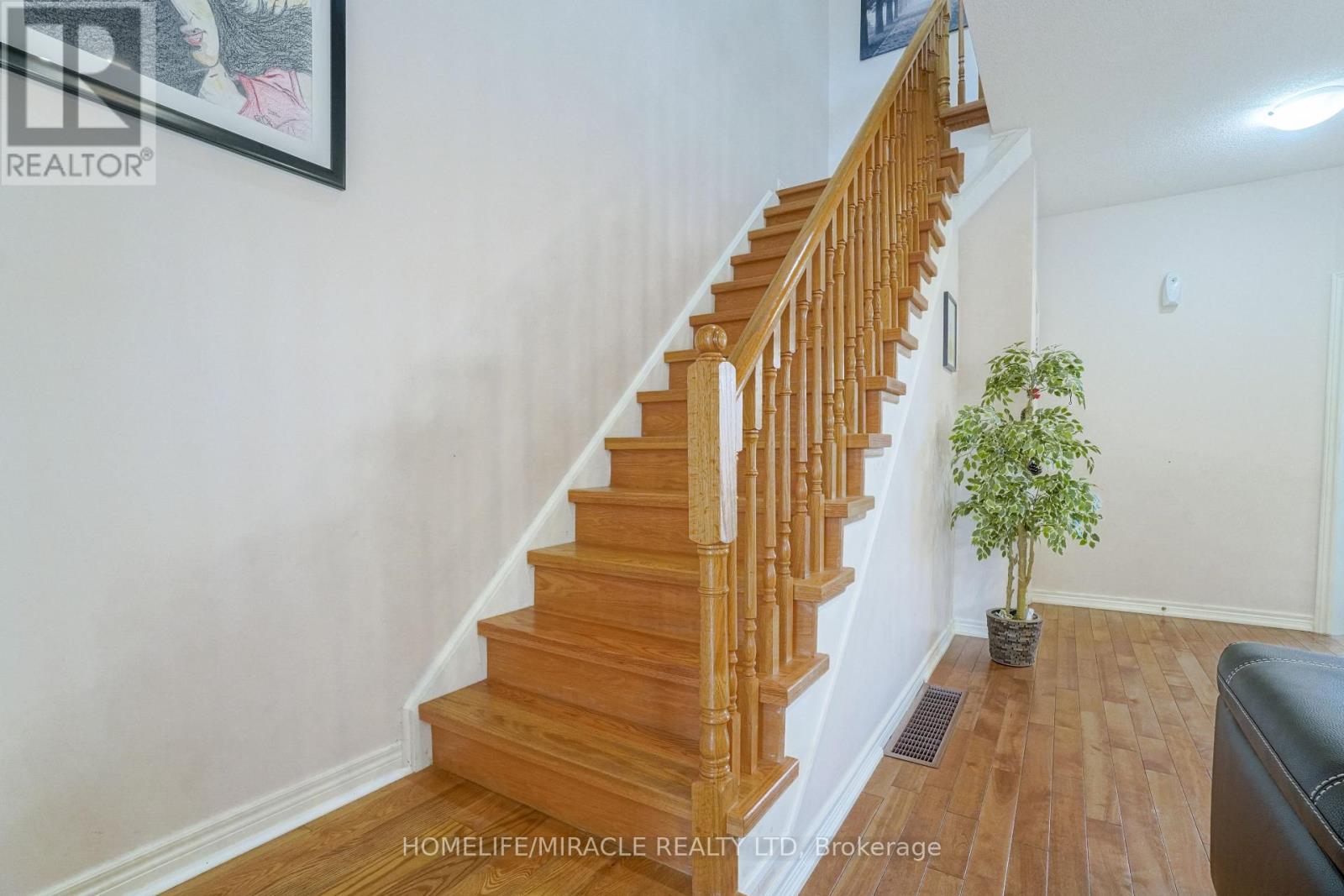 824 Khan Crescent Property Photo 18