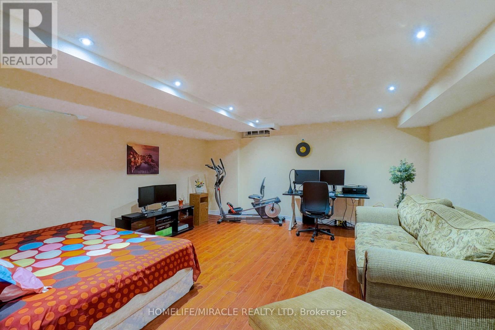 824 Khan Crescent Property Photo 29